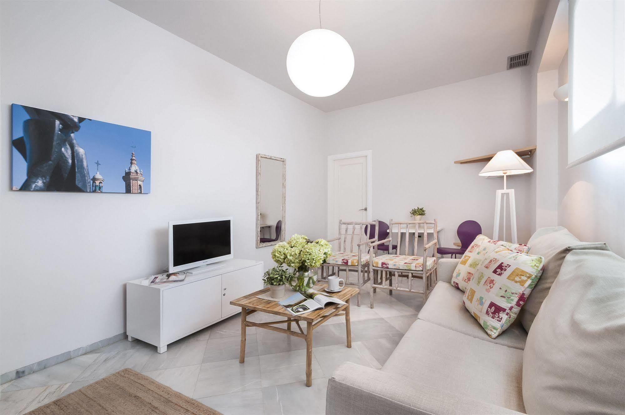 Suites Sevilla Plaza Екстер'єр фото