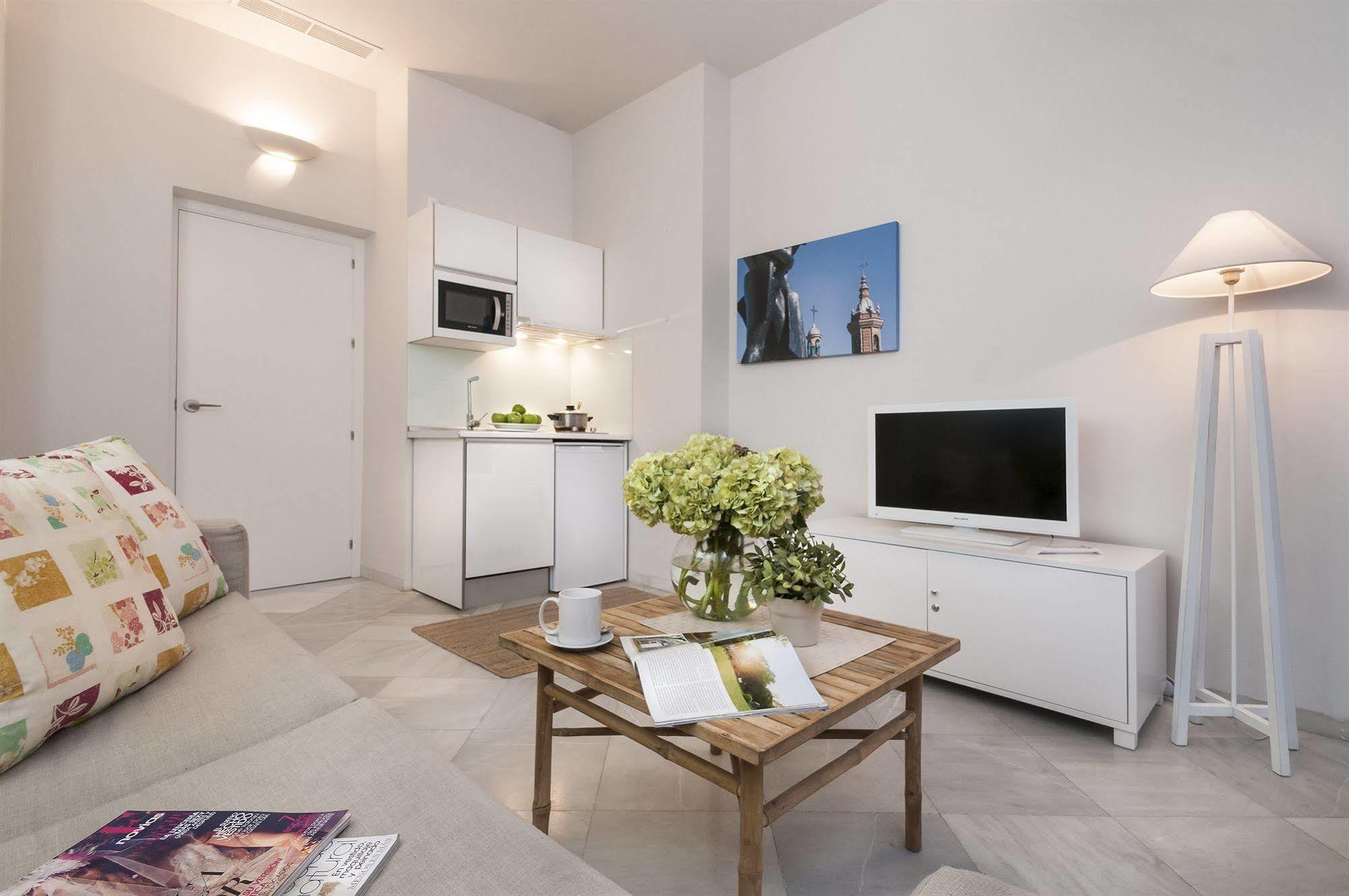 Suites Sevilla Plaza Екстер'єр фото