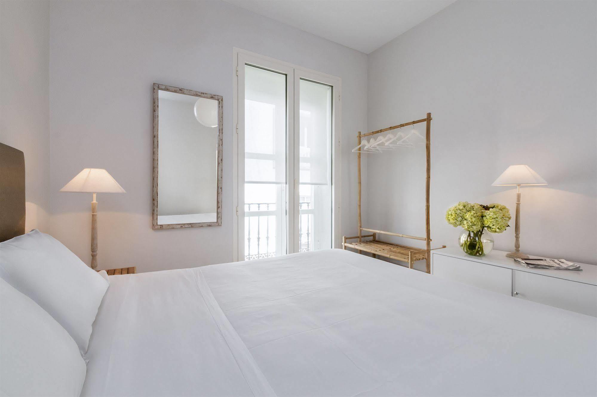 Suites Sevilla Plaza Екстер'єр фото