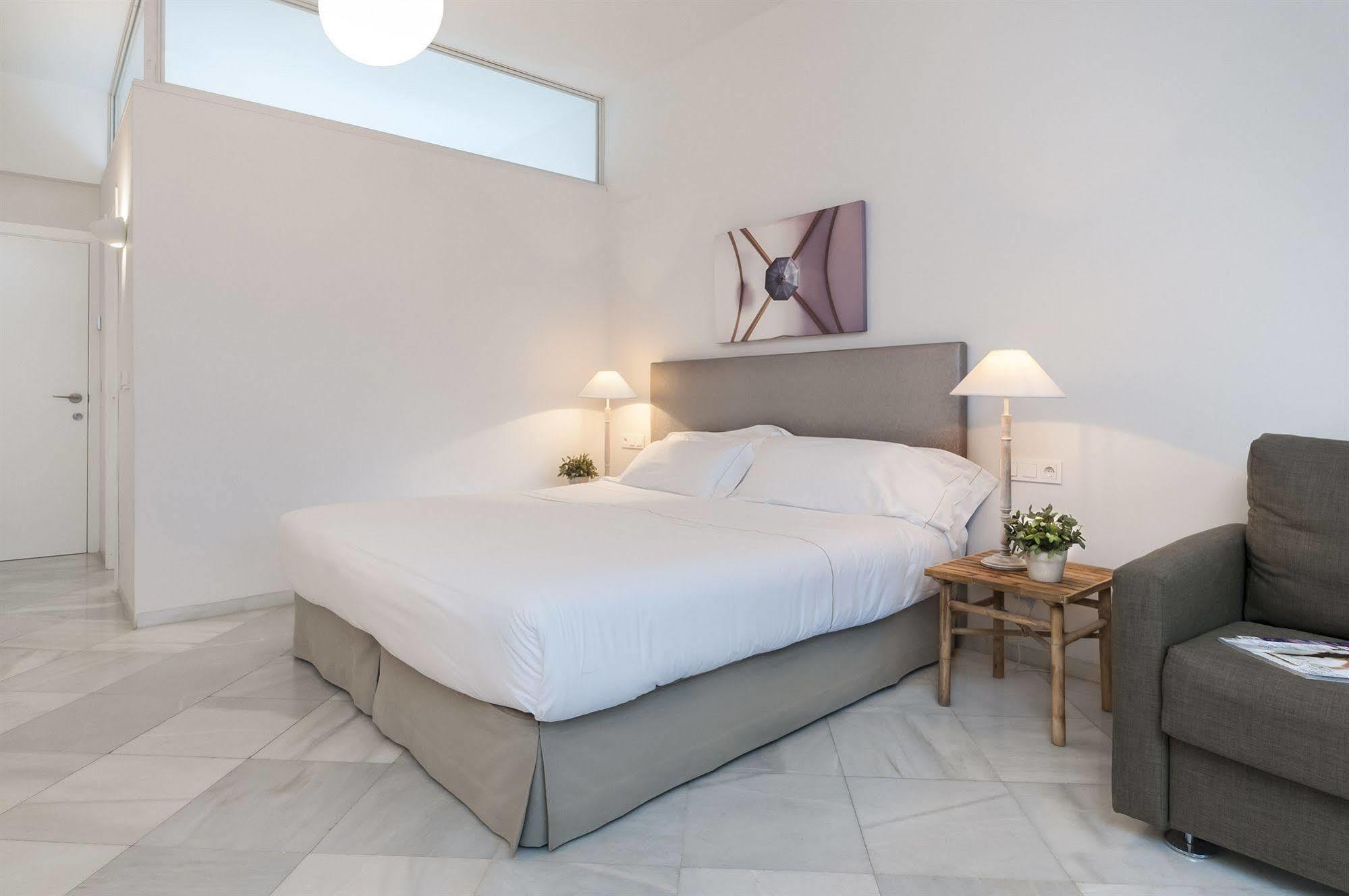 Suites Sevilla Plaza Екстер'єр фото