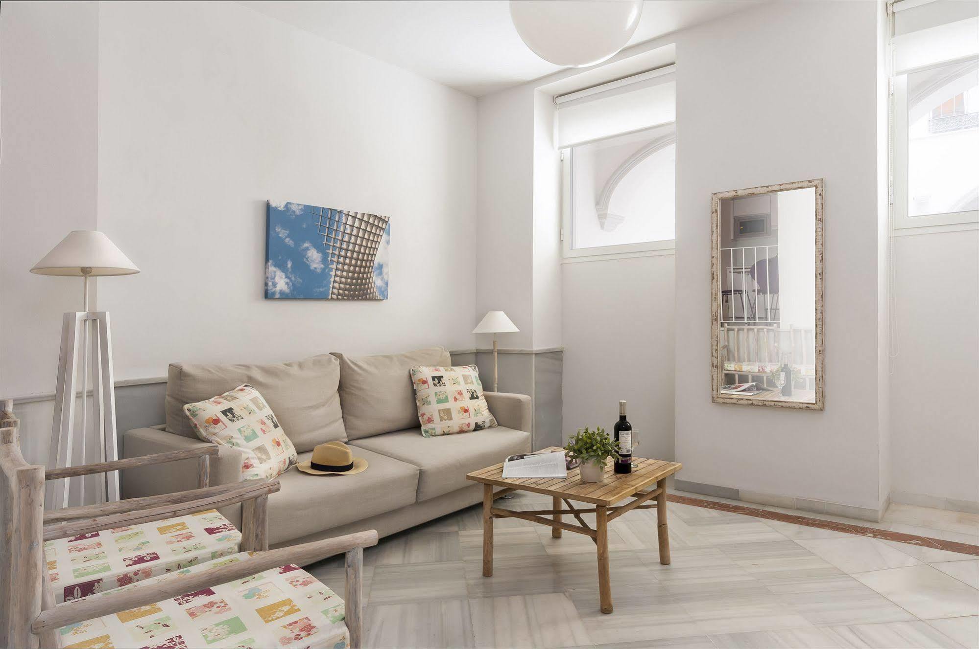 Suites Sevilla Plaza Екстер'єр фото
