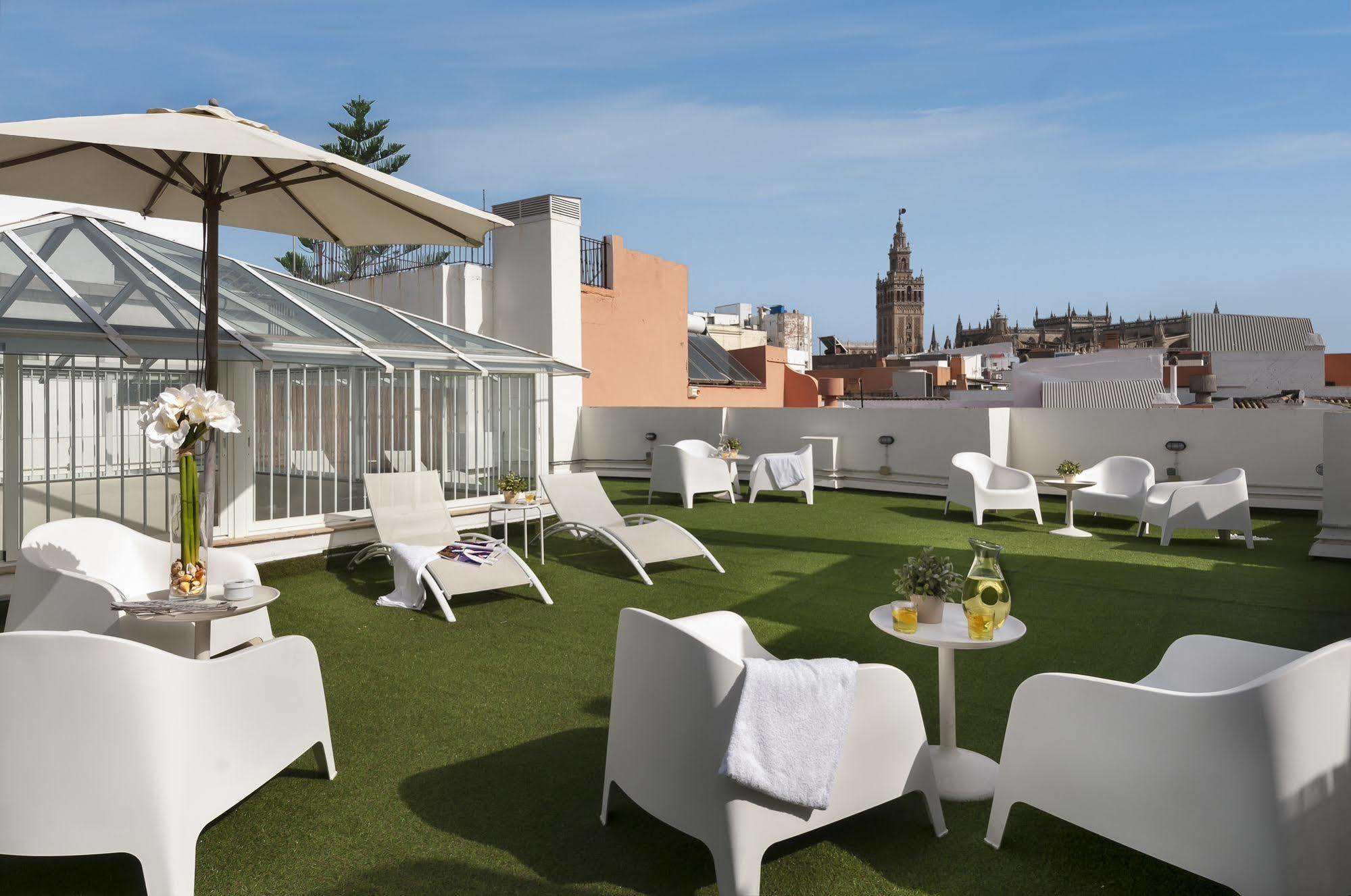 Suites Sevilla Plaza Екстер'єр фото