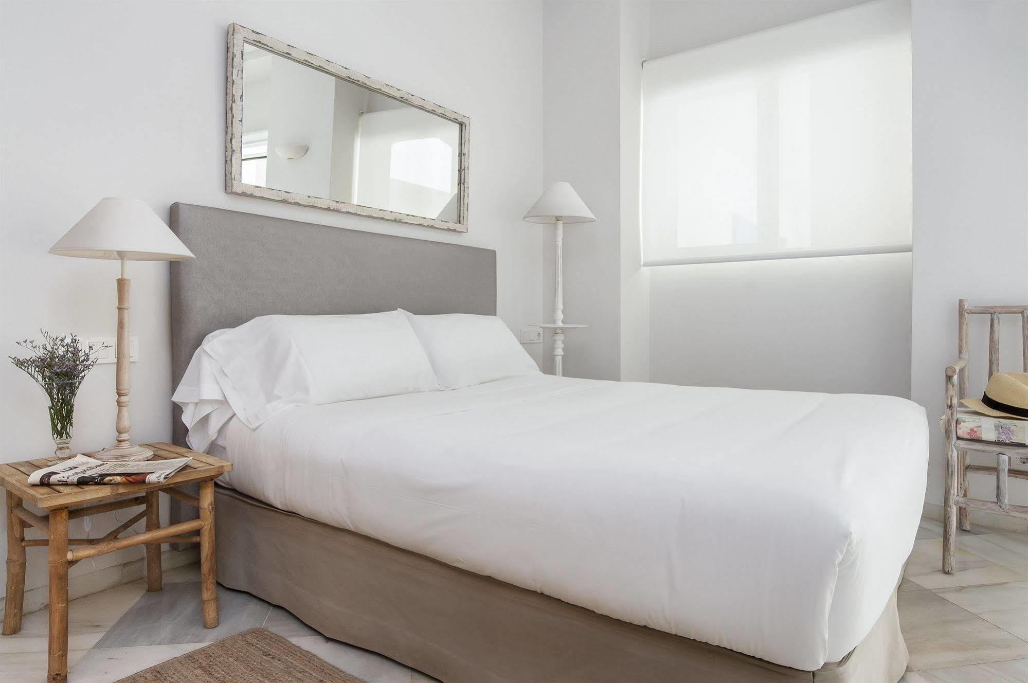 Suites Sevilla Plaza Екстер'єр фото