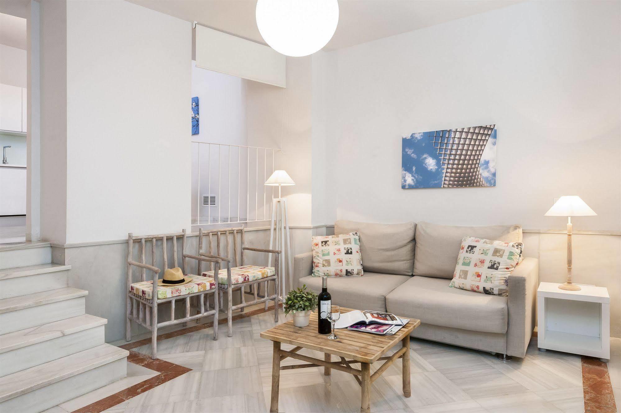 Suites Sevilla Plaza Екстер'єр фото