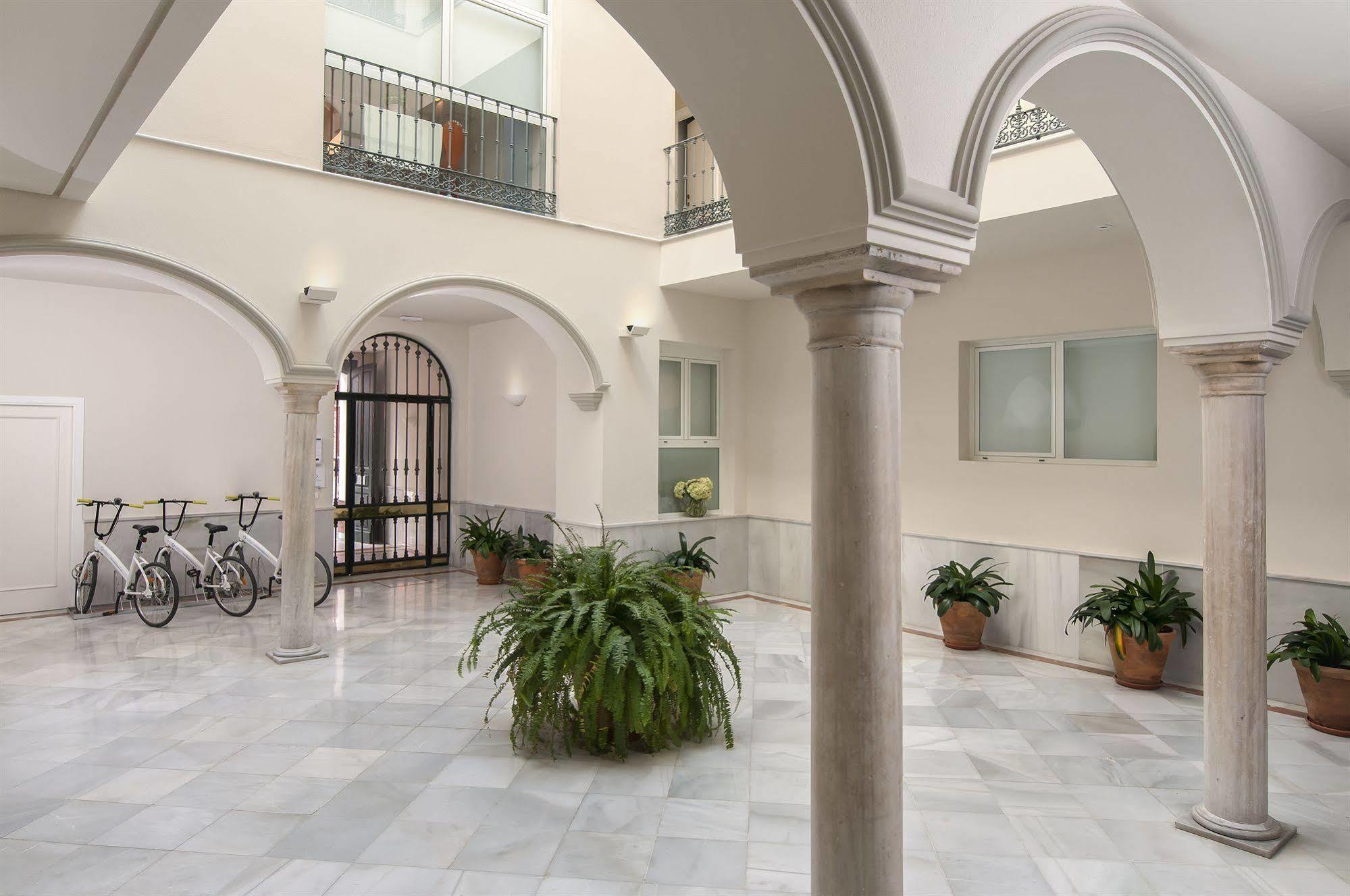 Suites Sevilla Plaza Екстер'єр фото