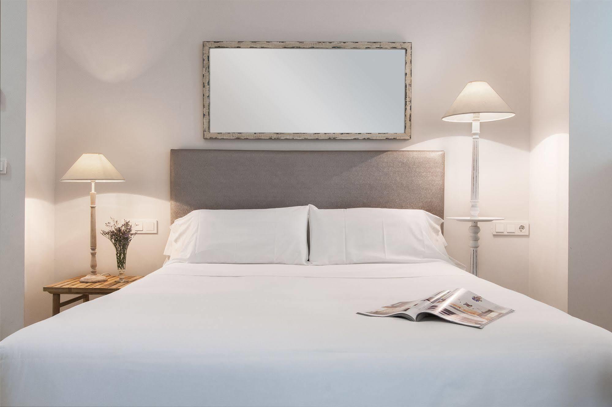 Suites Sevilla Plaza Екстер'єр фото