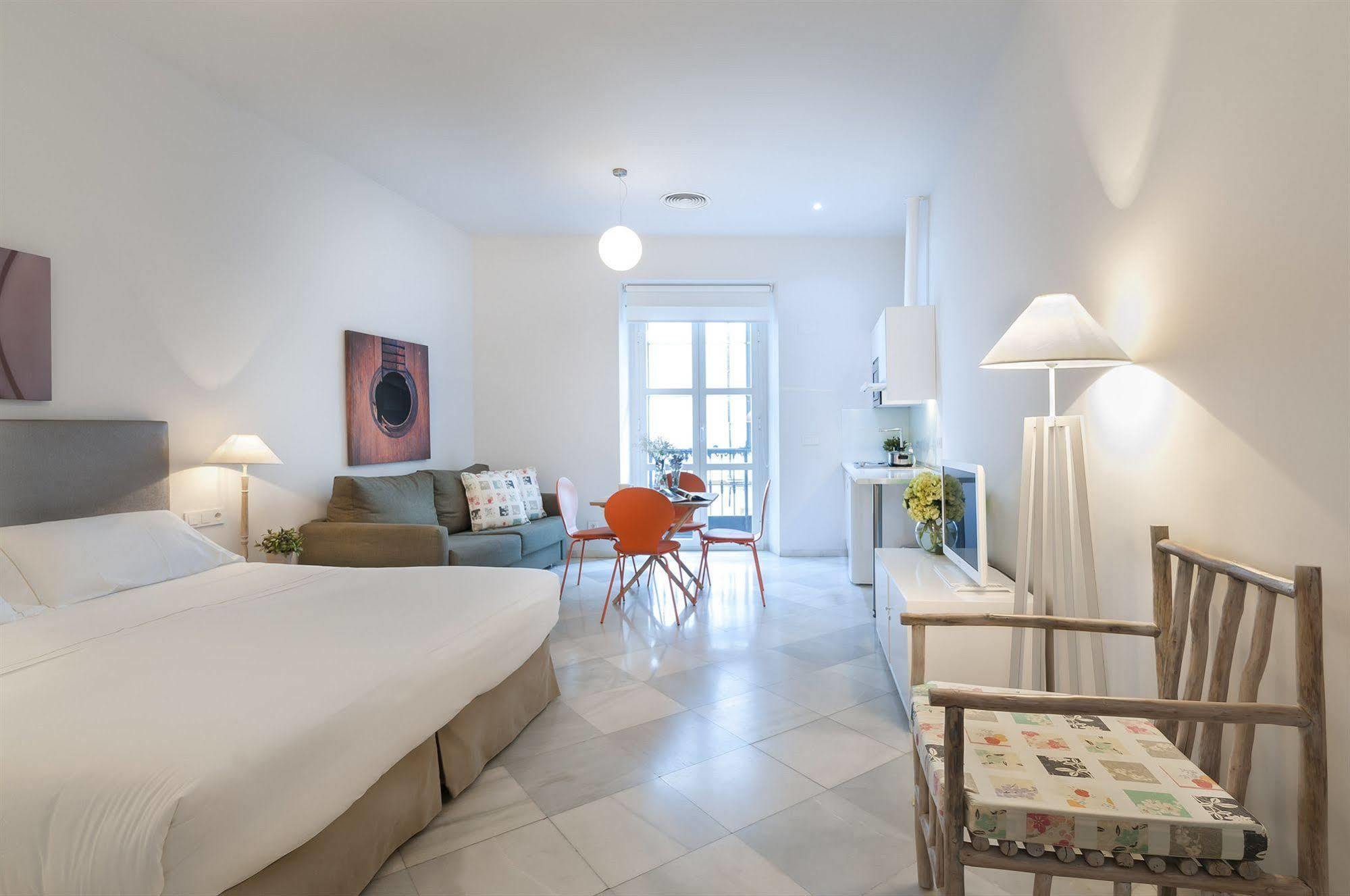 Suites Sevilla Plaza Екстер'єр фото