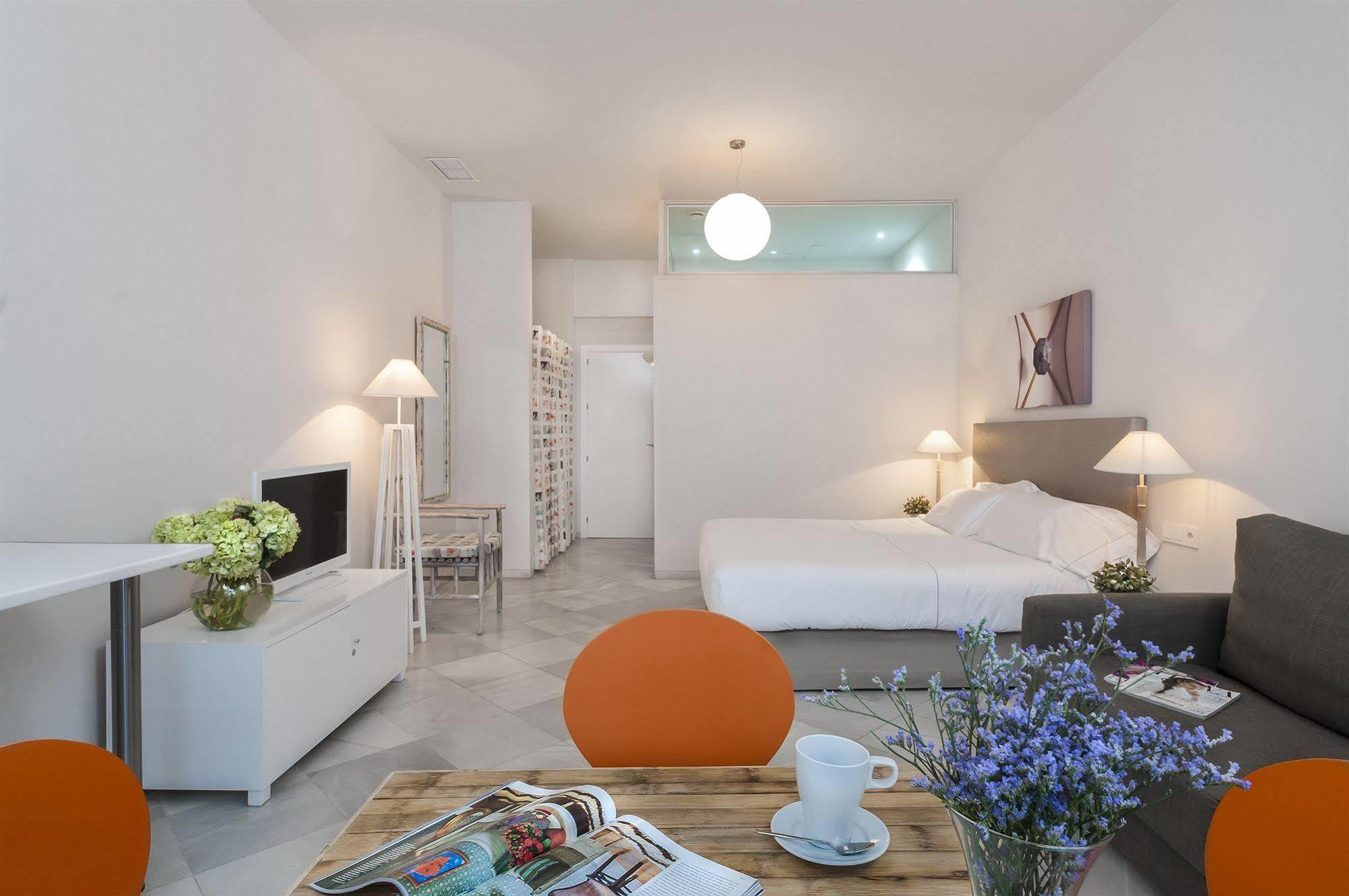 Suites Sevilla Plaza Екстер'єр фото