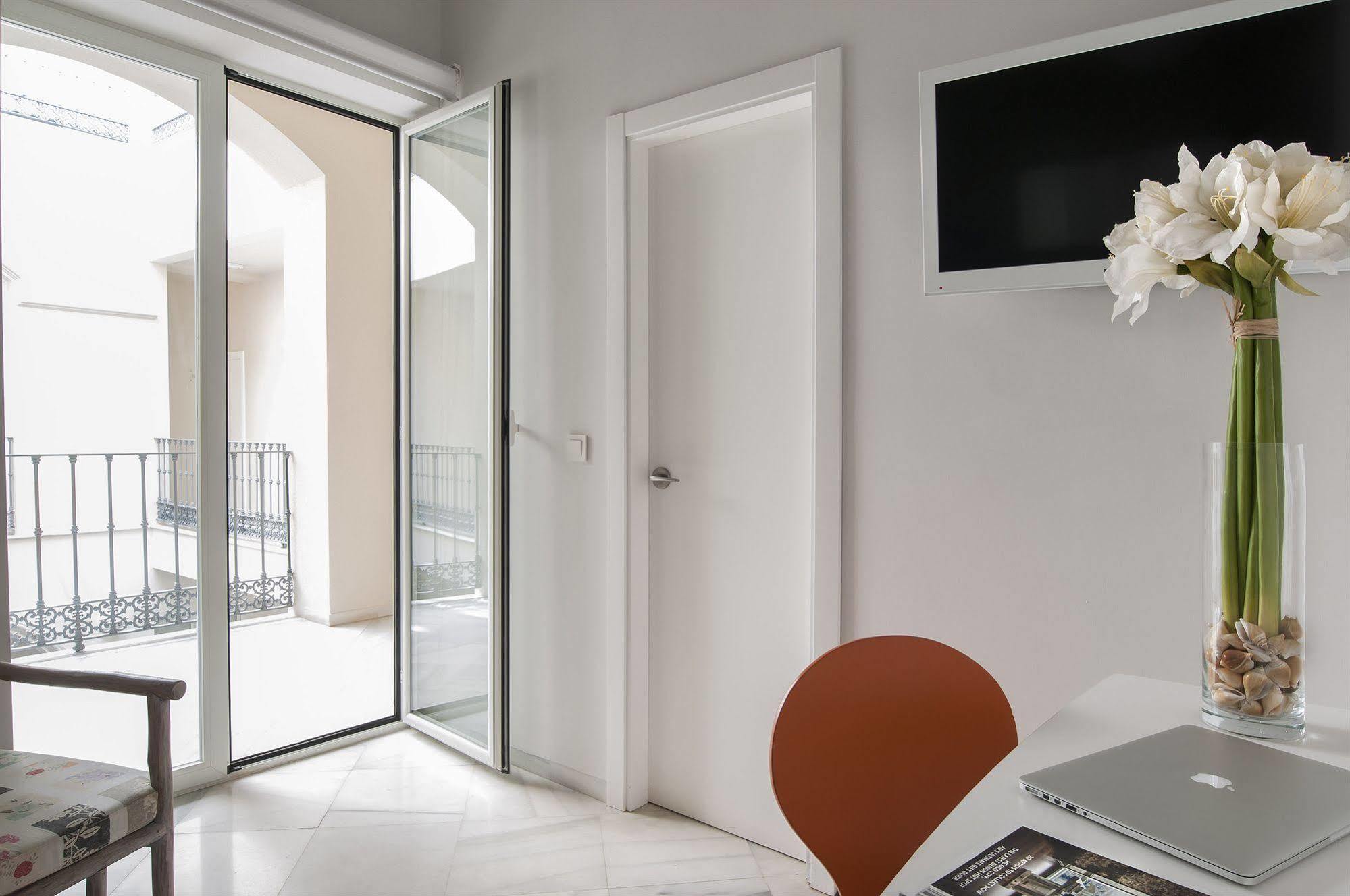 Suites Sevilla Plaza Екстер'єр фото