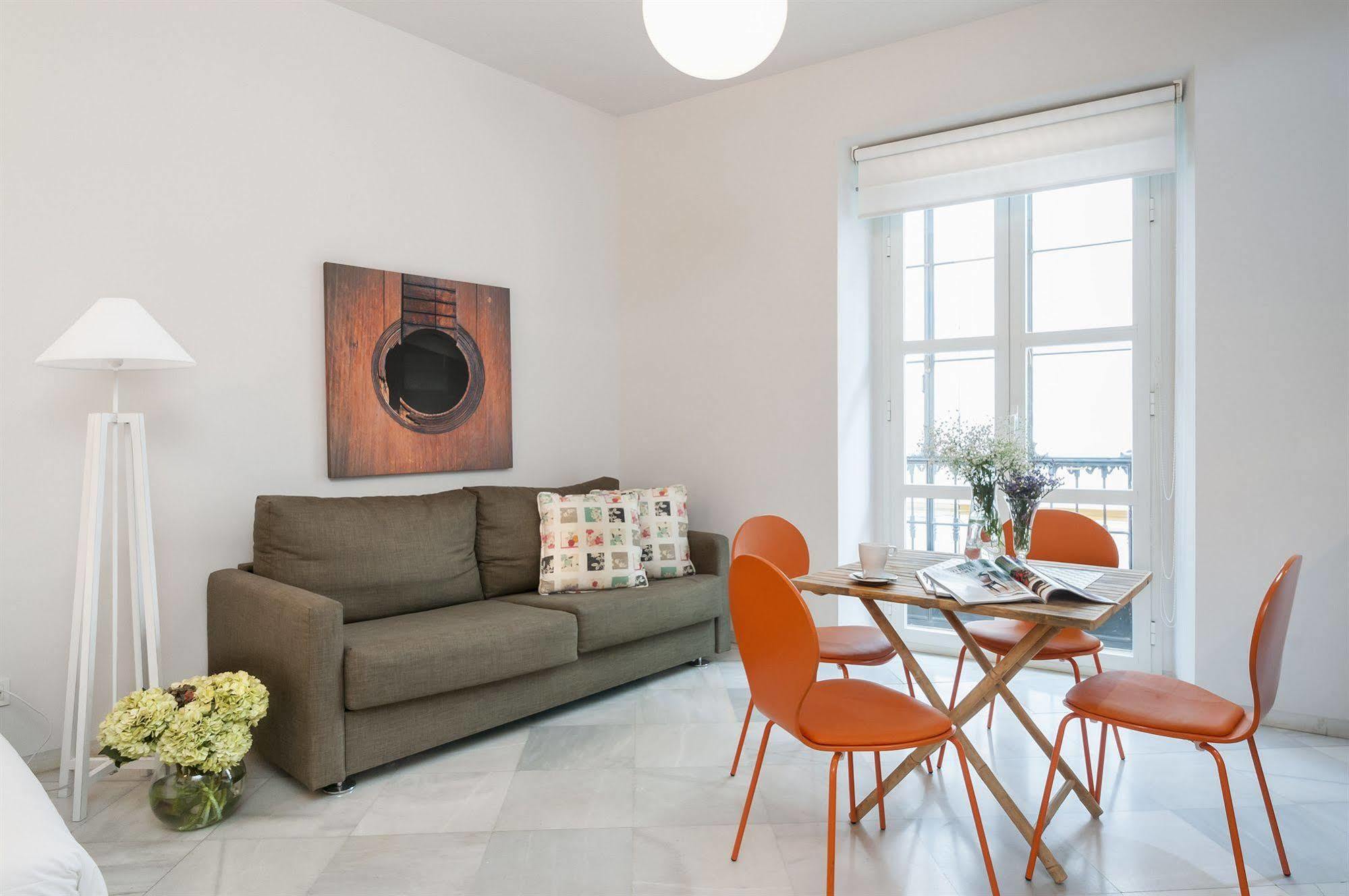 Suites Sevilla Plaza Екстер'єр фото