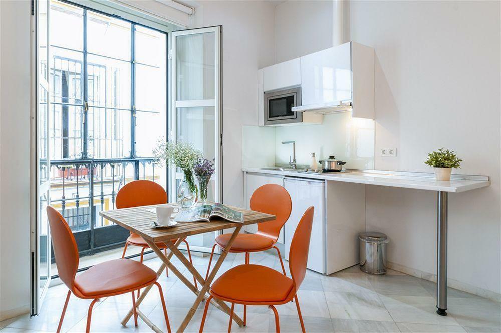 Suites Sevilla Plaza Екстер'єр фото